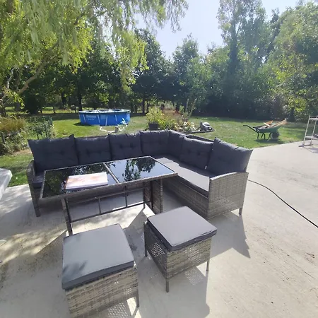 Maison 4 11personnes Grand Jardin Сasa de vacaciones Donges